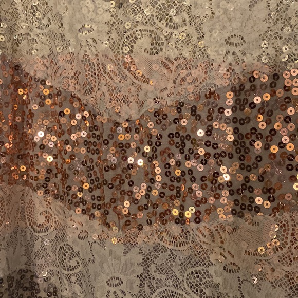 Daytrip tunic grayish taupe with silver, bronze, gray sequins. Size Medium - Picture 5 of 7